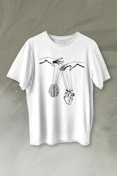 Asılan Kalp Ve Beyin Aşk Akıl Mantık Minimal Baskılı Tişört Unisex T-shirt - Thumbnail