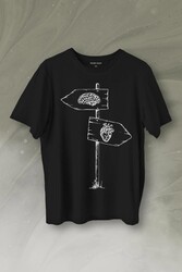 Asılan Kalp Ve Beyin Aşk Akıl Mantık Ters Yön Baskılı Tişört Unisex T-Shirt - Thumbnail