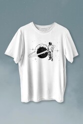 Astronot Satürn Halkaları Uzay Cosmos Galaksi Baskılı Tişört Unisex T-shirt - Thumbnail