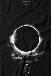 Ay Üzerinde Kara Delik Dünyaya Abkan Astronot Cosmos Baskılı Tişört Çocuk T-shirt - Thumbnail