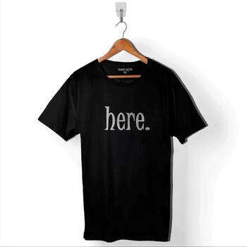 I Am Here Ben Burdayım Konum Baskılı Tişört Unisex T-Shirt