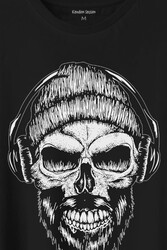 Müzik Dinleyen Bereli Kuru Kafa Kulaklık Bere Skull Listen Music Baskılı Tişört Unisex T-Shirt - Thumbnail