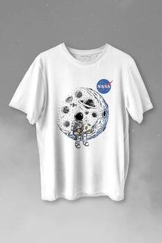 Nasa Logolu Ay Ayda Donut Yiyen Astronot Drinkin Coffee Baskılı Tişört Unisex T-shirt