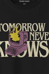 Unisex T-shirt Tomorrow Never Knows y2k Future Vintage Sokak Siyah Baskılı Tişört - Thumbnail