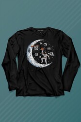 Uzayda Ayda Satürn Gezegeni Yanında Basketbol Oynayan Astronot Uzun Kollu Tişört Baskılı T-Shirt - Thumbnail