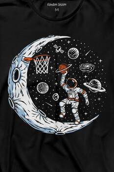 Uzayda Ayda Satürn Gezegeni Yanında Basketbol Oynayan Astronot Uzun Kollu Tişört Baskılı T-Shirt