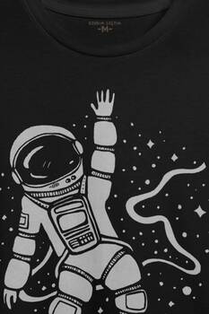 Uzayda El Sallayan Astronot Cosmos Baskılı Tişört Unisex T-shirt