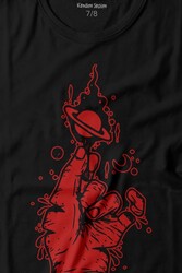 Uzayda El Satürn Halkaları Çizimli Lolipop Hellfire Ateş Baskılı Tişört Çocuk T-shirt - Thumbnail