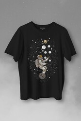 Uzayda Jonglör Astronot Top Çeviren Hokkabaz Cosmos Baskılı Tişört Unisex T-Shirt - Thumbnail