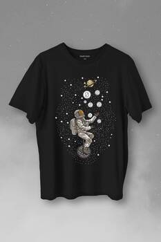 Uzayda Jonglör Astronot Top Çeviren Hokkabaz Cosmos Baskılı Tişört Unisex T-Shirt