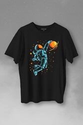 Uzayda Satürn Gezegeni Yanında Basketbol Oynayan Astronot Basketball Baskılı Tişört Unisex T-Shirt - Thumbnail