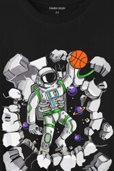 Uzayda Satürn Gezegeni Yanında Basketbol Oynayan Astronot Baskılı Tişört Unisex T-Shirt - Thumbnail