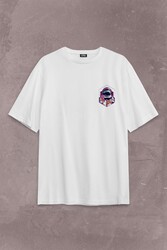 Uzayda Satürn Gezegeni Yanında Basketbol Oynayan Astronot Sırt Ön Baskılı Oversize Tişört Unisex T-Shirt - Thumbnail