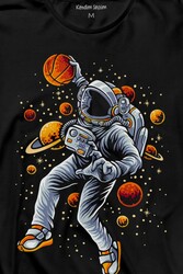 Uzayda Satürn Gezegeni Yanında Basketbol Oynayan Astronot Uzun Kollu Tişört Baskılı T-Shirt - Thumbnail